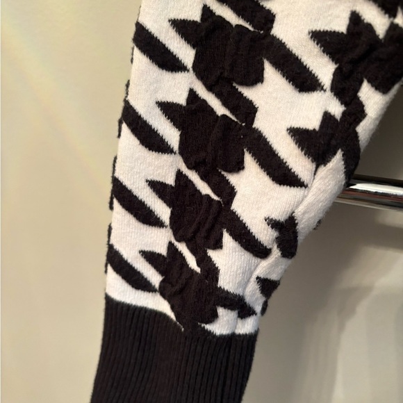 Michael Kors Long Sleeves Houndstooth Geometric Patterned Sweater Small - Picture 7 of 7